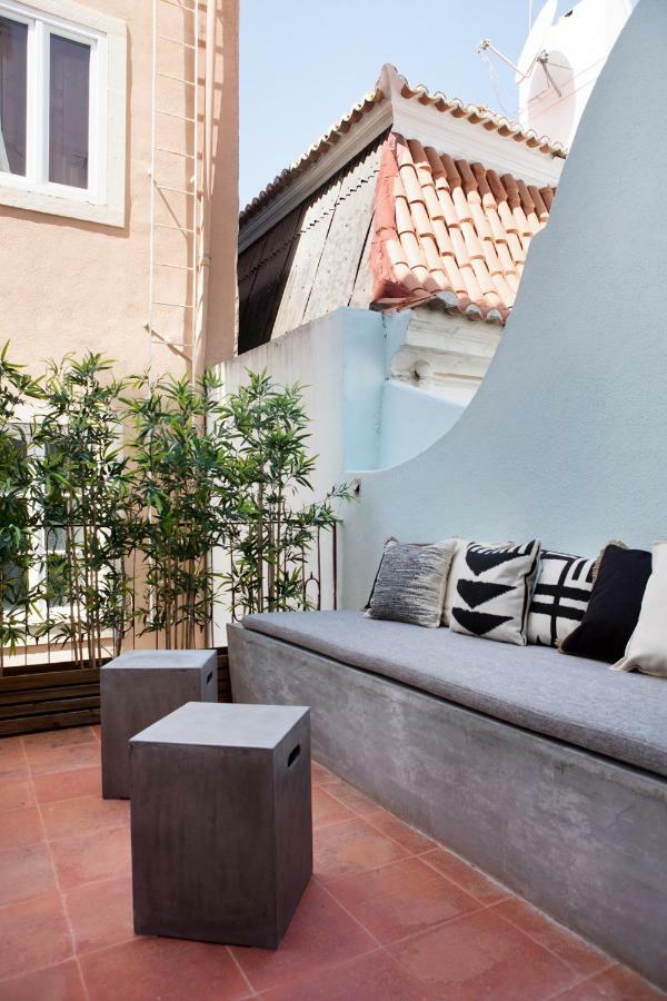 Renovated Charming Apartment With Terrace In Lapa Lisbona Esterno foto