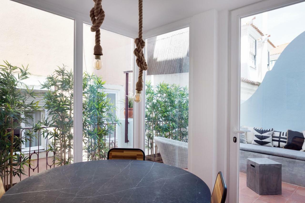 Renovated Charming Apartment With Terrace In Lapa Lisbona Esterno foto