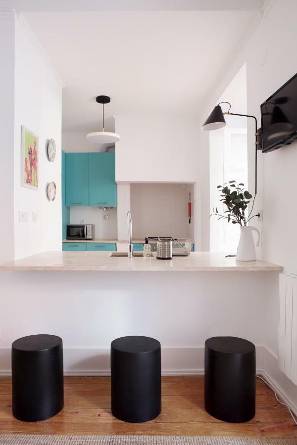Renovated Charming Apartment With Terrace In Lapa Lisbona Esterno foto