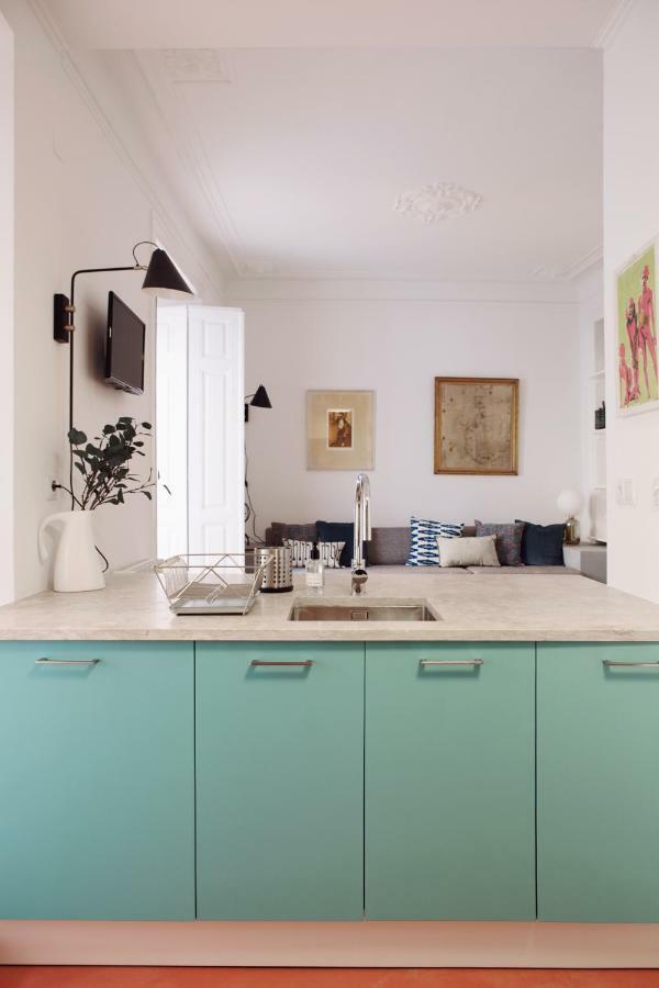 Renovated Charming Apartment With Terrace In Lapa Lisbona Esterno foto